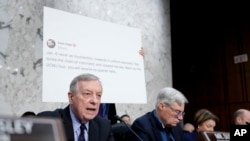 Senator Dick Durbin daje uvodnu riječ prije saslušanja Senatskog pravosudnog odbora za potvrđivanje Kasha Patela, izbora predsjednika Donalda Trumpa za direktora FBI-a, na Capitolu u Washingtonu, 30. januara 2025.