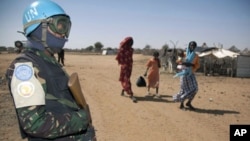 Soldat de l'UNAMID (force conjointe ONU-UA au Darfour) assurant la sécurité (10 janvier 2011).