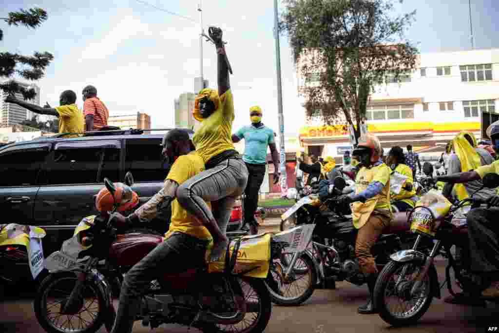 Wafuasi wa Rais Museveni washerehekea katika mitaa ya Kampala Januari 16