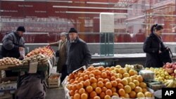 Zida sa imenima žrtava na pijaci Markale