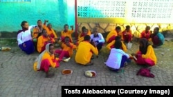 የጎዳና ተዳዳሪዎቹ ለአንድ ዓመት/2008 ዓ.ም/ በዚህ ሁኔታ ጎዳና ላይ እየኖሩ ነው ትምሕርታቸውን የተከታተሉት