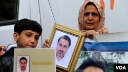 د بشري حقونو نړیوال تنظیم هيومن راېټس واچ وايي د کال 2011م دمارچ میاشتې راهیسې دجبري لا درکه خلکو دموندنې حکومتي کمېشن سره 8463 قضيې ثبت شوي دي خو زیاتوي فعالين وايي دا شمېره له دې هم زياته ده