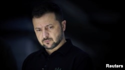 Владимир Зеленский во время визита в Сумскую область Украины 4 октября 2024 года (фото пресс-службы президента Украины/Reuters)