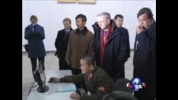 理查森敦促平壤停止武器试验和扩大互联网使用