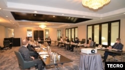 美台官员2020年11月20日在华盛顿与台北启动首届“美台经济繁荣伙伴对话”中签署备忘录华盛顿实体会场 （台湾驻美代表处提供)