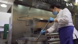 VOA英语视频: 联手生意一举两得保留职工服务社区