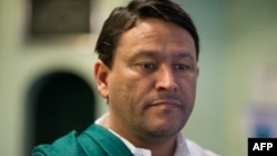 L'imam Muhsin Hendricks à la mosquée Inner Circle, à Wynberg, le 2 septembre 2016, au Cap. AFP / Rodger Bosch