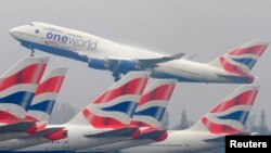 រូបឯកសារ៖ យន្ដហោះ​ដឹកអ្នកដំណើរ​ខ្នាត​យក្ស Boeing 747 របស់​ក្រុមហ៊ុន​អាកាសចរណ៍​អង់គ្លេស ហោះ​ចេញ​ពី​អាកាស​យានដ្ឋាន Heathrow ក្នុង​ទីក្រុង​ឡុងដ៍ នៅ​ថ្ងៃទី ១៩ ខែមីនា ឆ្នាំ២០១០។