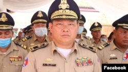 លោក អ៊ុក កុសល​ ស្នង​ការ​នគរបាល​ខេត្ត​កំពង់​ធំ ត្រូវបានក្រុម​មន្ត្រី​នគរបាល​ជា​នារី​​ ​ប្តឹង​ថាបាន​ប្រព្រឹត្ត​អំពើ​បៀត​បៀនកេរ​ខ្មាស​។ (រូបដកស្រង់ពីបណ្តាញសង្គម)