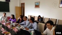 ယူနန်ပြည်နယ်ရောက် ကိုမြအေးဦးဆောင်သော ၈၈ မျိုးဆက် (ငြိမ်းချမ်းရေးနဲ့ပွင့်လင်းလူ့အဖွဲ့အစည်း) (ဂျွန် ၆၊ ၂၀၁၃။ ဓာတ်ပုံ ၈၈ မျိုးဆက်)