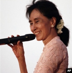 昂山素季发表演说(资料图片)