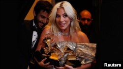 لیدی گاگا شبی موفق را در مراسم گرمی داشت. 