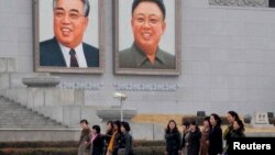 رژه زنان ارتش کره شمالی، ۱ آوریل ۲۰۱۳