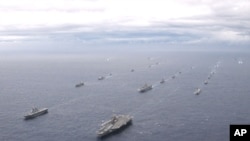 美国航空母舰“乔治华盛顿”号及日本海上自卫舰群