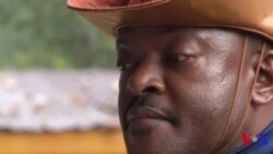 Le président Nkurunziza vote lors du référendum au Burundi