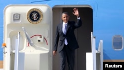 رئیس جمهوری آمریکا هنگام ورود به روسیه برای شرکت در اجلاس رهبران ۲۰ قدرت اقتصادی جهان، ۵ سپتامبر ۲۰۱۳
