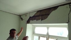 Şahin Ağayev evin içəridəki vəziyyətini göstərir