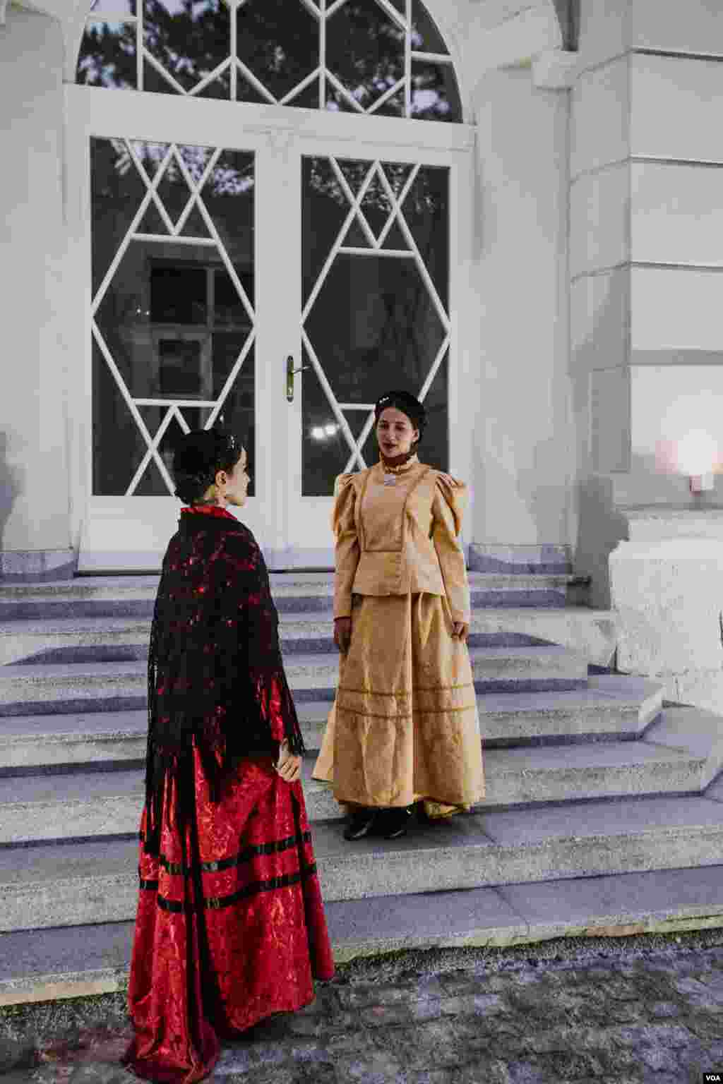 Brakja Manaki Costumes