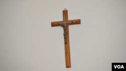 Acusam o Estado de violar seu direito constitucional de culto e de religião.