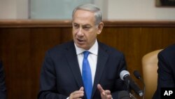 PM Israel Benyamin Netanyahu saat berbicara dala pertemuan mingguan kabinetnya di Yerusalaem, 8 September 2013 (Foto: dok).