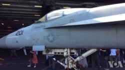 记者手记：登美国航母罗纳德·里根号