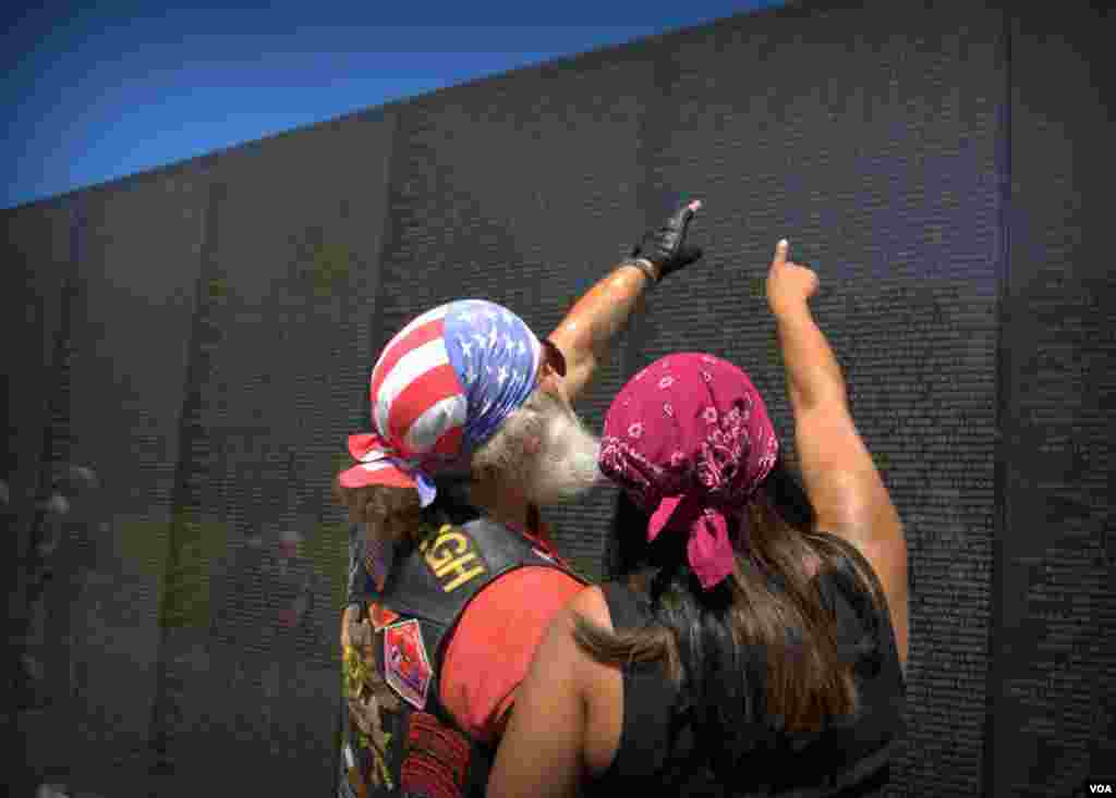 Вьетнамская стена с именами погибших &ndash; Национальный мемориал, посвященный американским военнослужащим, погибшим или пропавшим без вести в ходе войны во Вьетнаме