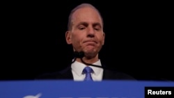 CEO Boeing Dennis Muilenburg mengundurkan diri hari Senin 23/12 (foto: dok). 