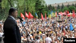 乌克兰总统候选人亿万富翁波罗申科在5月17日的集会上发言