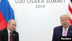 Дональд Трамп и Владимир Путин участвуют в саммите G20 Осаке, Япония, 28 июня 2019 года