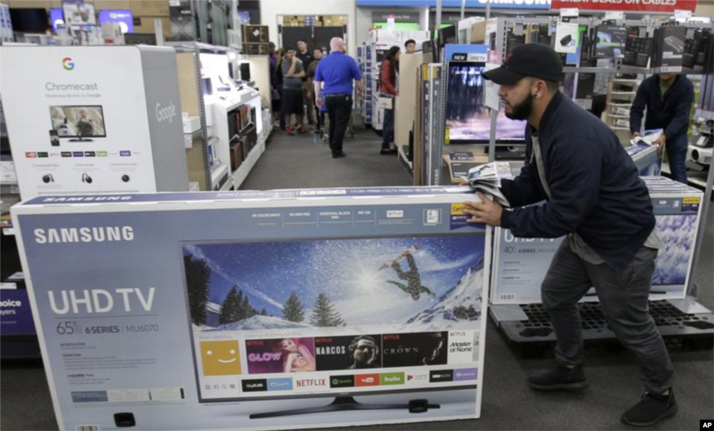 圣诞节期间，美国商店购销两旺。