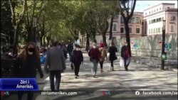 Në Shqipëri nisi sot mbajtja e detyruar e maskave në mjedise publike