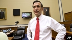 众议院监管委员会主席伊萨前来参加利比亚袭击美领馆事件的听证会