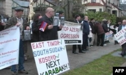 Cümə günü Vaşinqtonda erməni və azərbaycanlı icmaları piketlər keçirib