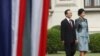 Chinese Premier Wen Jiabao (L) walks with Thai Prime Minister Yingluck Shinawatra during a welcoming ceremony at the Government House in Bangkok, November 21, 2012.