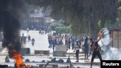 튀니지에서 강경이슬람단체 지지자들과 경찰간에 격렬한 충돌이 발생했다