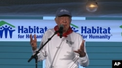 Former U.S. President Jimmy Carter holds a morning devotion before he and his wife, Rosalynn, help build a home for Habitat for Humanity in Memphis, Tennessee, Aug. 22, 2016.