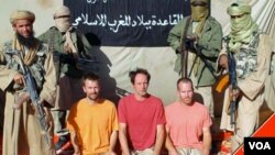 Militan anggota kelompok Al Qaida cabang Afrika utara atau AQIM menyandera beberapa warga Eropa (foto: dok). 