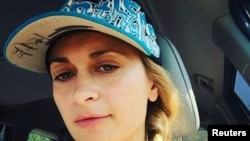 سلفی هالینا هاچینز، مدیر فیلمبرداری فیلم «زنگ‌زدگی» که در حادثه تیراندازی مرگبار با سلاح حاوی فشنگ واقعی جانش را از دست داد. (رویترز، حساب ایسنتاگرام هالیانا هاچینز) 