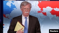 美国国家安全顾问约翰·博尔顿于2019年1月28日在白宫准备会见记者。