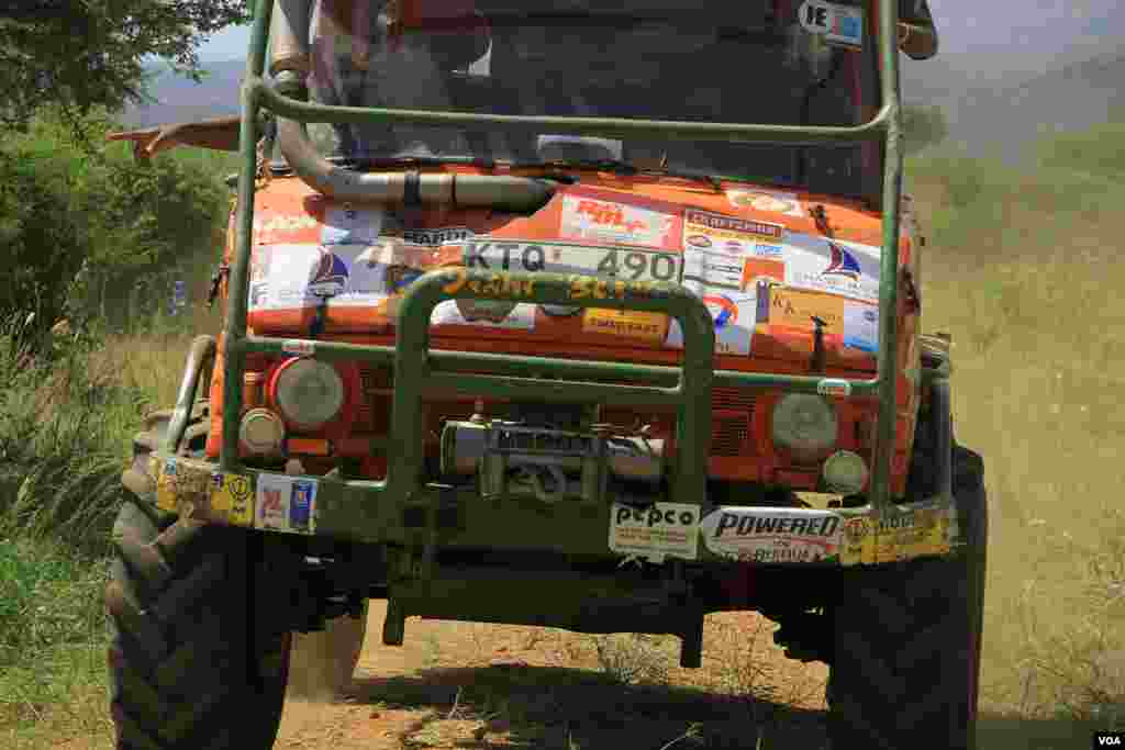 Rally car pulls into a checkpoint, June 2, 2012. (VOA/Jill Craig)