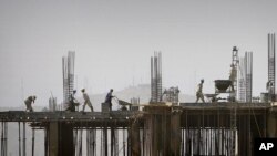 مالیات و گمرکات دو منبع مهم عواید افغانستان است