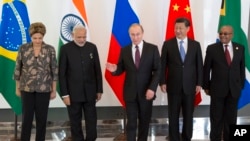 رهبران کشورهای برزیل، هند، روسیه، چین و آفریقای جنوبی موسوم به گروه "بریکس" در آنتالیا