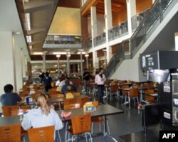 美国一所大学的食堂