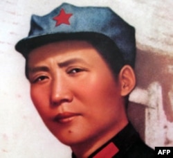 导游用这两张照片进行对比来说明毛泽东中年得痣