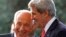 U.S. Secretary of State John Kerry (r) meets with Israeli President Shimon Peres in Jerusalem, May 23, 2013. 