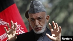 لاپتا طیارے کے مسافروں کے لواحقین اپنے پیاروں کے لیے بہت پریشان ہیں۔ 