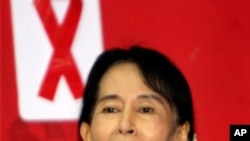 မြန်မာနိုင်ငံ ကျန်းမာရေးနဲ့ ပညာရေး မြှင့်တင်ဖို့ ဒေါ်စု တိုက်တွန်း