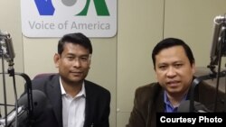 លោក ញ៉យ ចំរើន​ តំណាងរាស្ត្រ​ជាប់​ឆ្នោត​មណ្ឌល​កំពង់ចាម​កាល​ ថត​ជាមួយ​លោក សុខ ខេមរា នៃ​វីអូអេ​នៅ​បន្ទប់​ផ្សាយ​វីអូអេ​ក្នុង​រដ្ឋធានី​វ៉ាស៊ីនតោន កាល​ពី​ថ្ងៃ​អាទិត្យ​ទី​១៨​ខែ​ឧសភា​ឆ្នាំ​២០១៤។ (រូបថត​ផ្តល់​ឲ្យ)