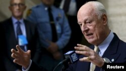 U.N. mediator for Syria Staffan de Mistura gestures during a news conference after a meeting with the Syrian High Negotiations Committee (HNC) during the peace talks at the United Nations in Geneva, Switzerland, Feb. 1, 2016. 