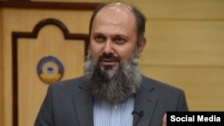 پاکستان کے نجی ٹی وی چینلز پر وزیر اعلیٰ بلوچستان کی جانب سے عہدے سے مستعفیٰ ہونے کی خبریں چلنے لگی تھی۔ بعد ازاں خود وزیرِ اعلیٰ نے سوشل میڈیا پر بیان دیتے ہوئے کہا کہ انہوں نے استعفیٰ نہیں دیا۔